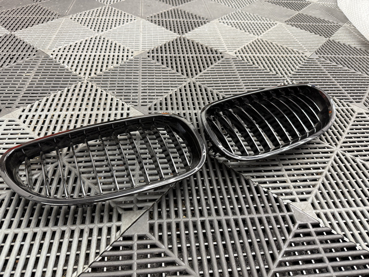 E60 Gloss Black Kidney Grilles