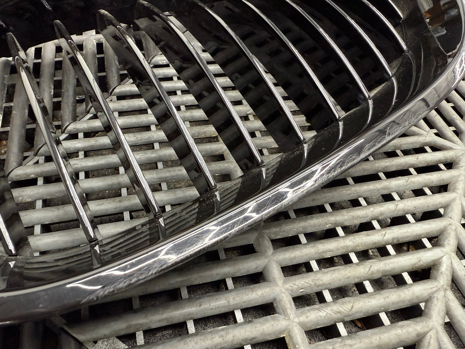 E60 Gloss Black Kidney Grilles