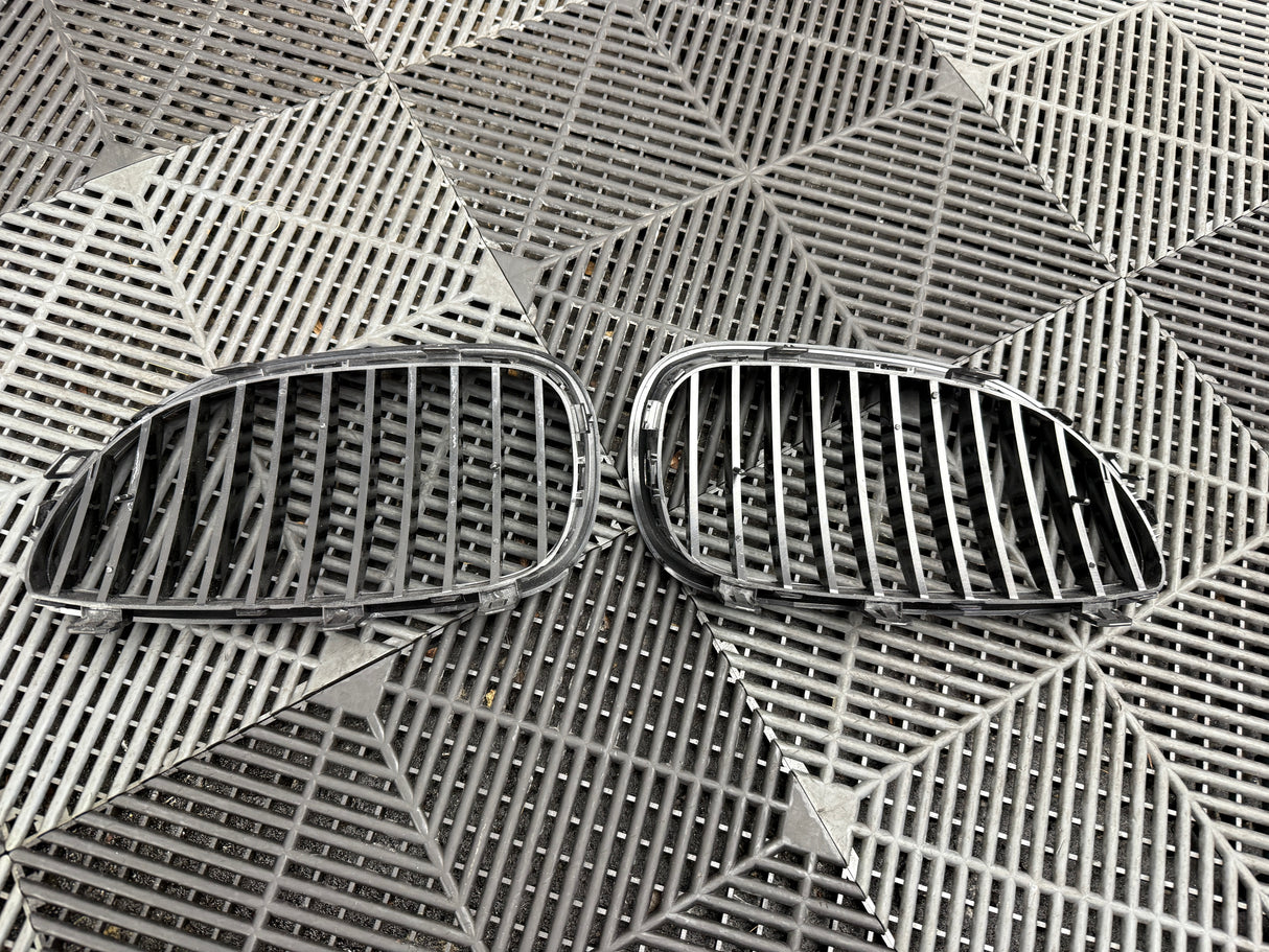 E60 Gloss Black Kidney Grilles