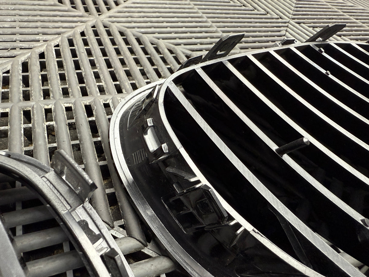 E60 Gloss Black Kidney Grilles