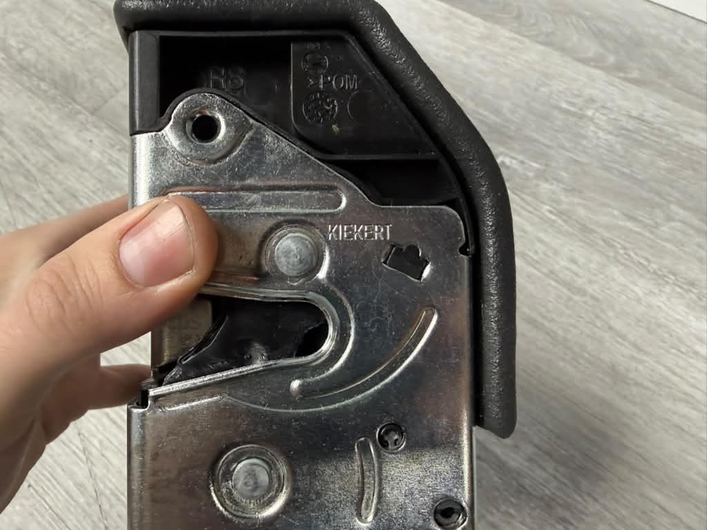 Genuine BMW Door Lock Actuator Front Right Side 51217202146 51217059974 51214389474 1 2 3 4 5 6 7 X Series