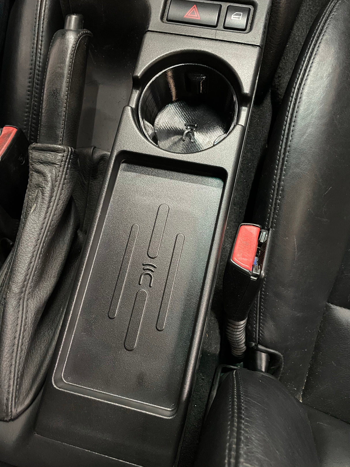 INDUKTIV Wireless Device Charging Unit - BMW E46 3 SERIES (INCLUDING M3)